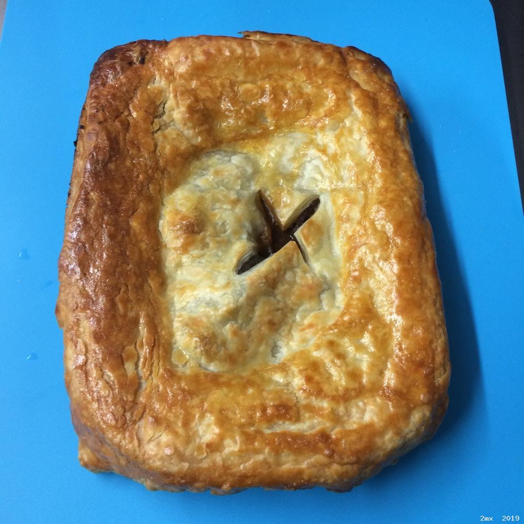 <strong>Large Steak Pie</strong>